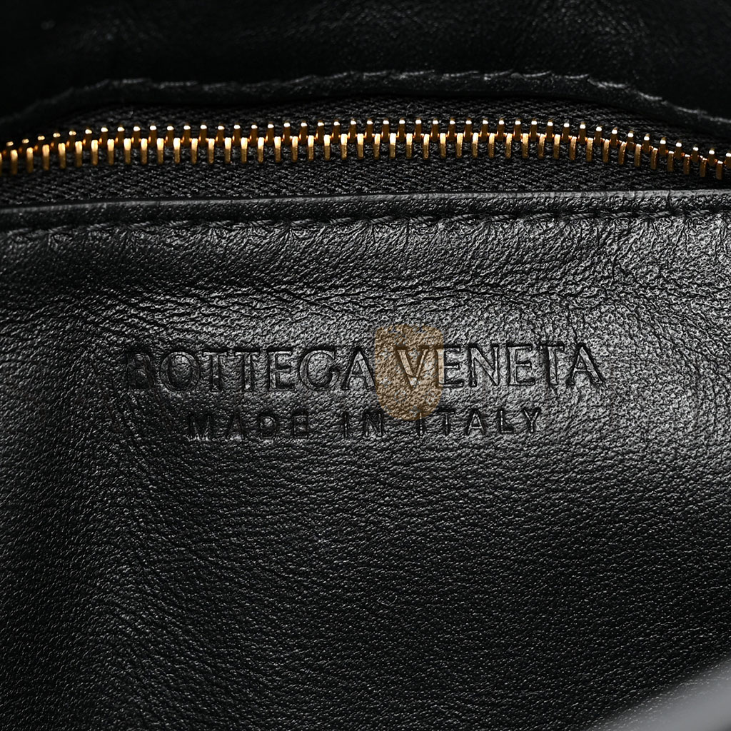 BOTTEGA VENETA LAMBSKIN MAXI INTRECCIATO PADDED CHAIN CASSETTE CROSSBODY BAG BLACK  (25*15*8cm)