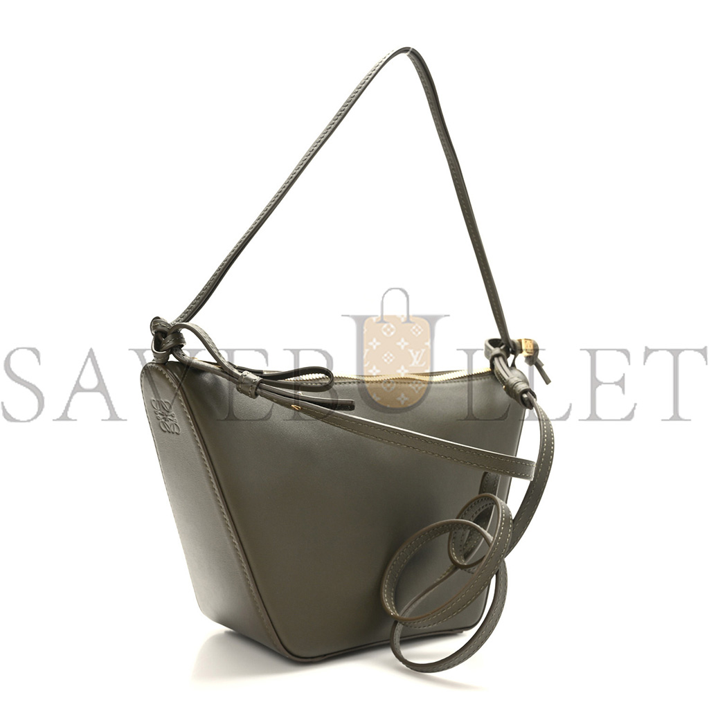 LOEWE CALFSKIN MINI HAMMOCK HOBO VINTAGE KHAKI (17*17*10cm) LOEWE CALFSKIN MINI HAMMOCK HOBO VINTAGE KHAKI (17*17*10cm)